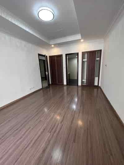 Cho thuê căn hộ chung cư Royal City, Thanh Xuân tòa R5 133m2, T15, 3 phòng ngủ full nội thất