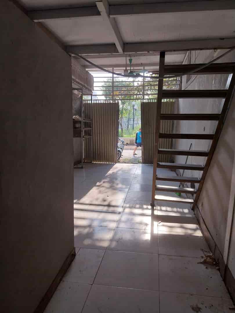 Cho thuê nhà cấp 4 dv lk Mậu Lương Hà Đông 50m2 thiết kế 2 ngủ , 1 vệ sinh ô tô đỗ view vườn hoa