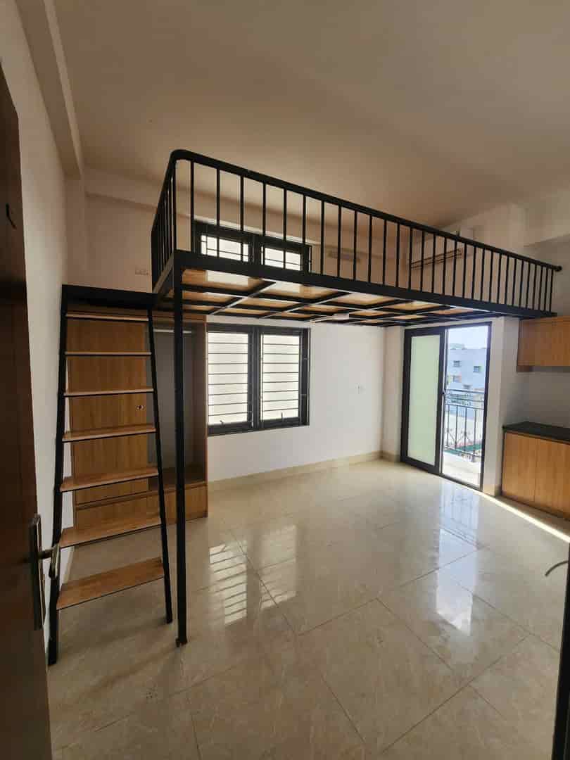 Cho thuê CCMN 172 Vũ Hữu Thanh Xuân 30m2 studio gác xép ban công cửa sổ thang máy ô tô đỗ gần, gần chợ