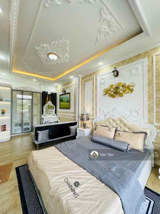 Siêu phẩm duy nhất sát MT Chu Văn An, diện tích 4.2x20m, KC 5 tầng, 6 phòng ngủ giá 12tỷ