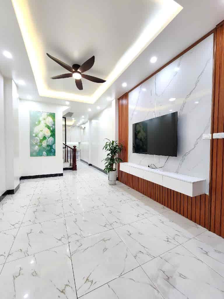 Bán nhà Lĩnh Nam 34.5m2, 4 tầng, 4 ngủ, đủ công năng, nhà đẹp ở luôn, ngõ trước nhà 3m thoáng sáng giá 3.7 tỷ