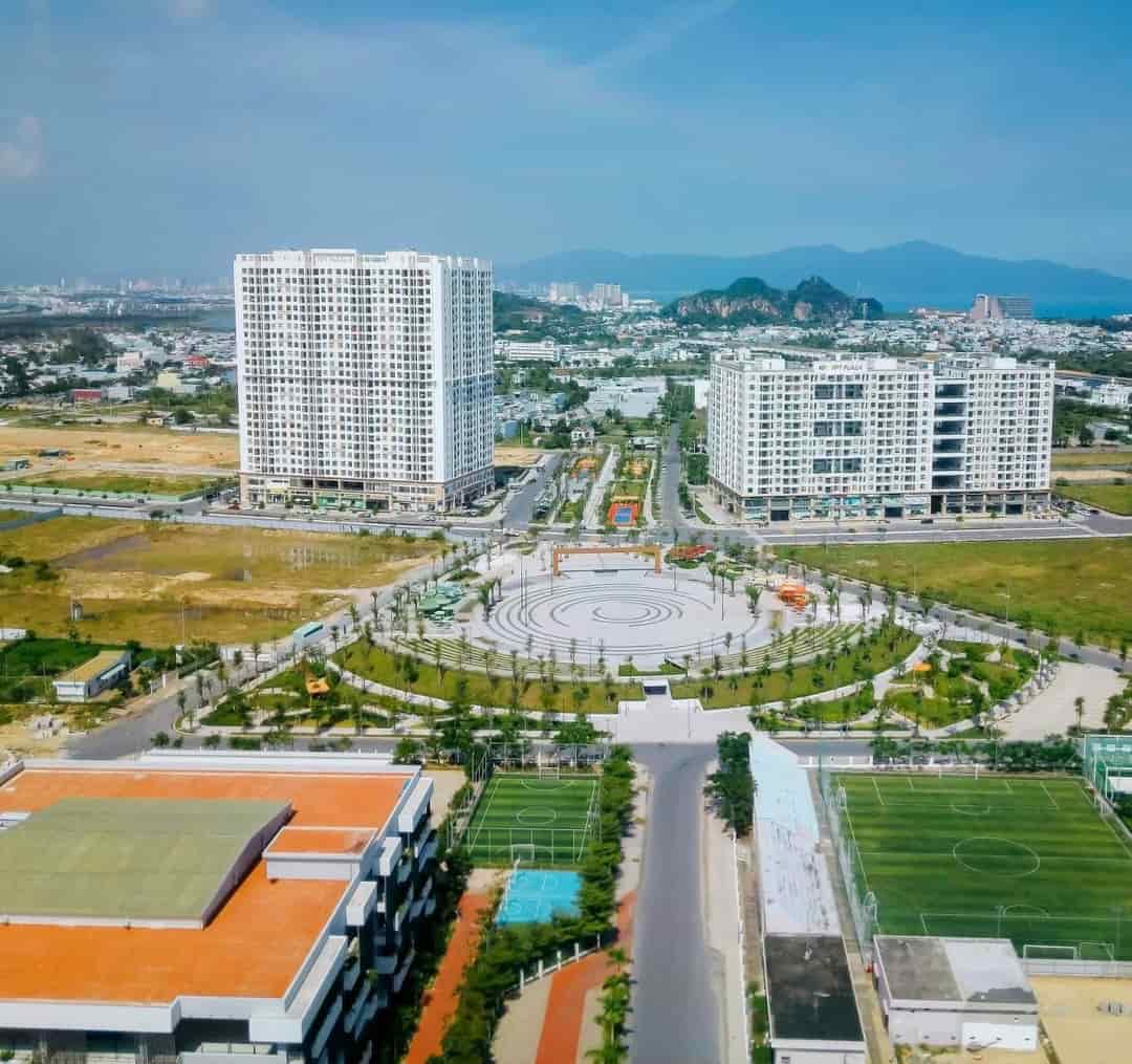 Căn hộ view biển tầng cao view quảng trường ban công hướng đông Fpt Plaza 2