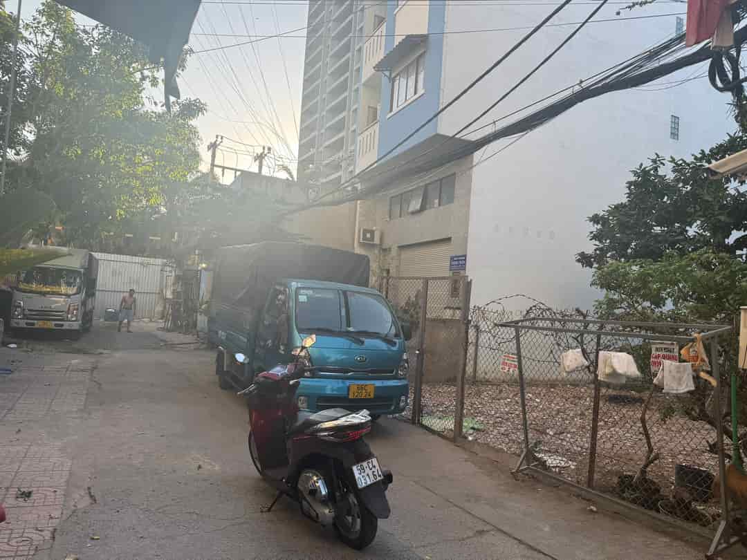 Nhà nát hẻm xe hơi tiện xây chdv, dt 10x22m, Huỳnh Tấn Phát, Tân Phú, Q.7