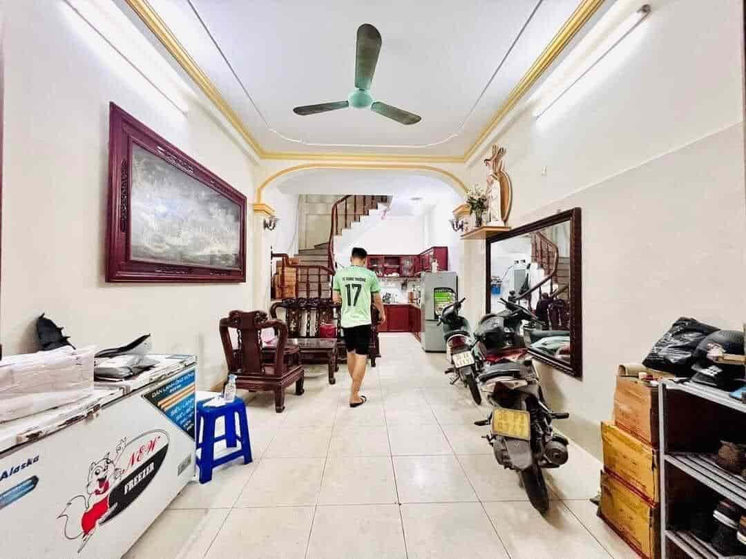 Bán nhà Ngã tư sở, TT Q.Thanh Xuân, 42m2 mặt tiền 4m, ô tô đỗ cửa vào nhà