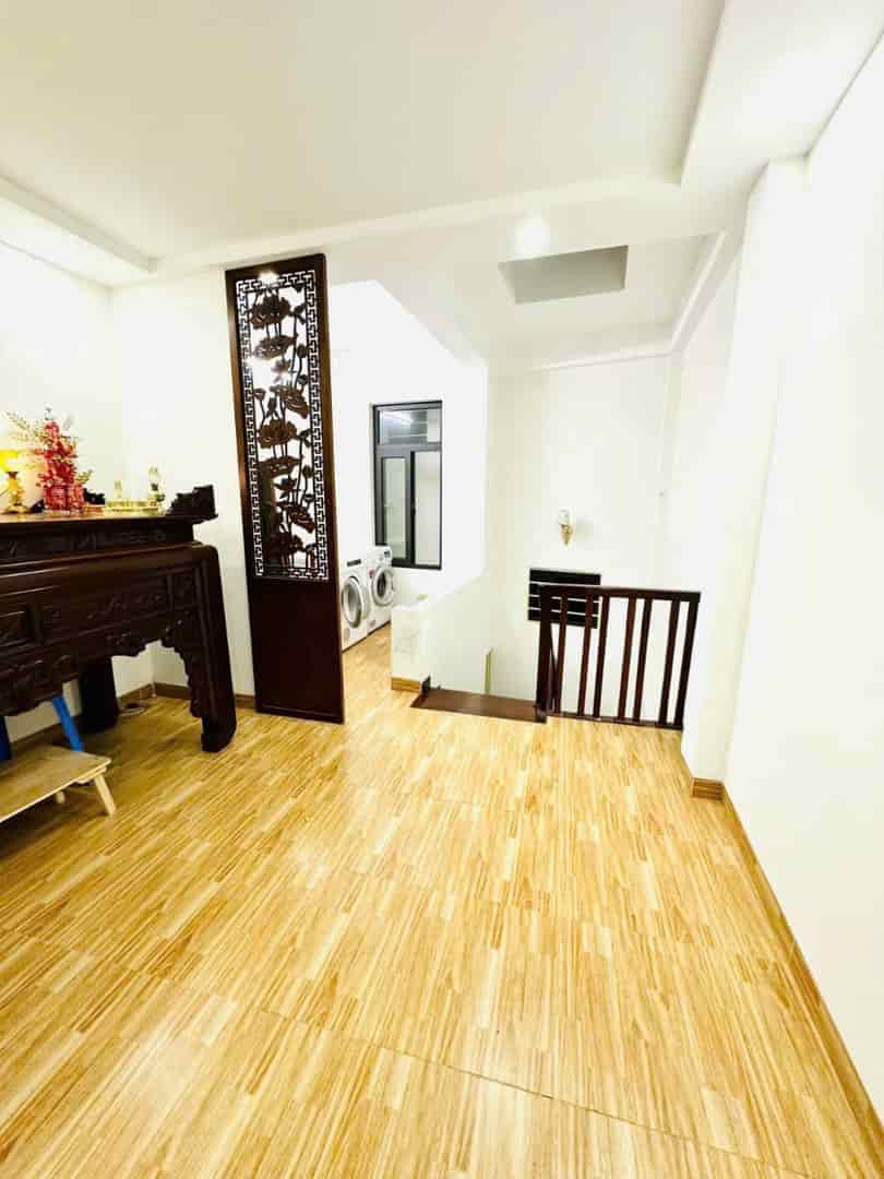 Anh tôi cần bán gấp nhà ngõ 27 Võ Chí Công 32m2 - 5 tầng giá 6.x tỷ  trung tâm Cầu Giấy