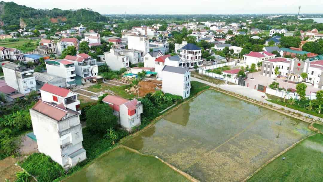 Đất chính chủ, giá tốt, vị trí đắc địa gần Hồ Văn Sơn, Chương Mỹ, Hà Nội