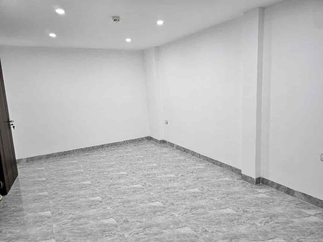 Bán nhà mặt ngõ trung tâm Đống Đa, 40m2, 6 tầng thang máy hơn 8 tỷ