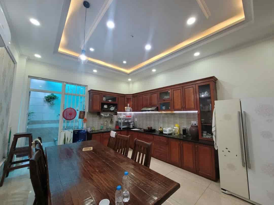 Bán nhà Hiệp Bình Chánh, Thủ Đức, 95m2, nhà 5 tầng, ngay Phạm Văn Đồng