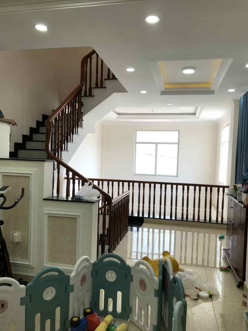 Bán nhà Hiệp Bình Phước, 70m2, ngang 5.8m, ngay chợ đầu mối, Thủ Đức