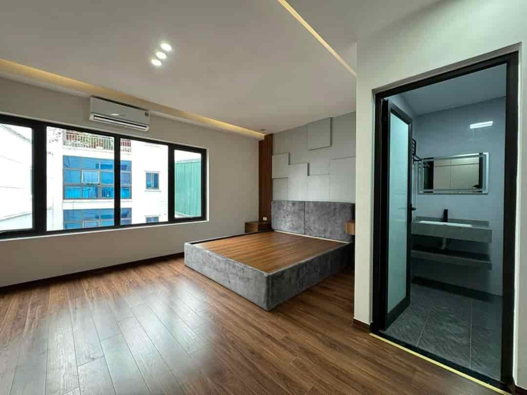 Diện tích 50m2, cách 1 nhà ra mặt phố Trần Khát Chân, nhà mới koong