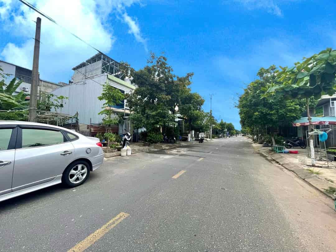 Bán đất đường Nguyễn Thuý đường 7m5, sát biển