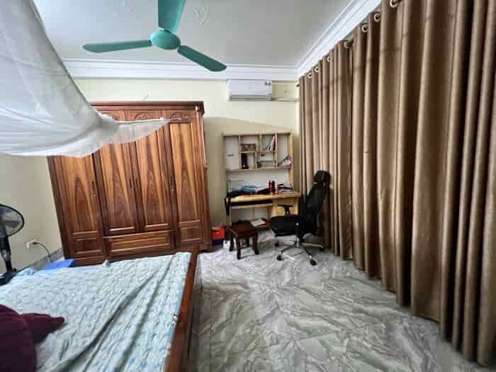 Một căn duy nhất rẻ nhất khu vực Lê Lợi, Hà Đông 51m, 3 tầng, 4 ngủ Mt 4, 4m, giá 3,7 tỷ