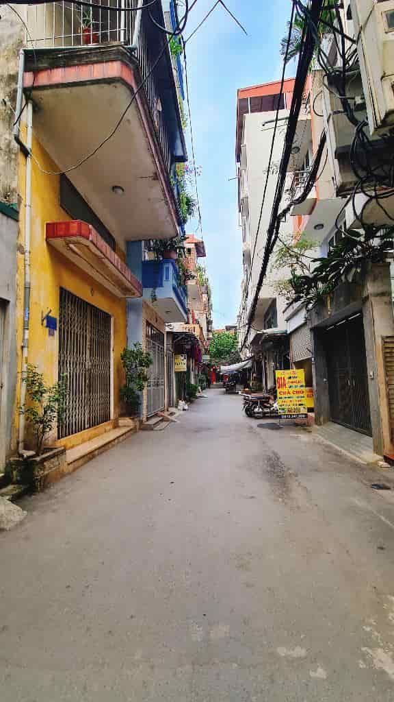 Nhà cách phố Quang Trung Hà Đông chỉ 100m, mặt tiền lớn, ngõ ô tô đỗ cửa thông tứ lung tung, 42m giá