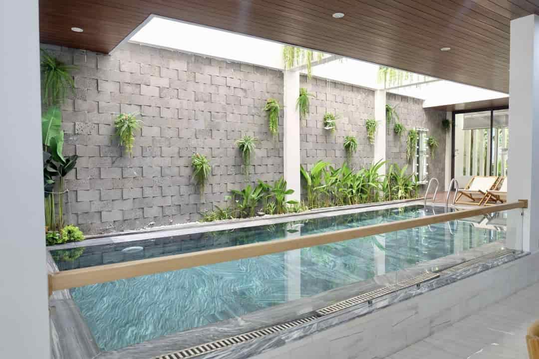Bán villa đường Nguyễn Hữu Cầu, Đà Nẵng, biệt thự đẹp có bể bơi, sát biển, kinh doanh rất tốt.