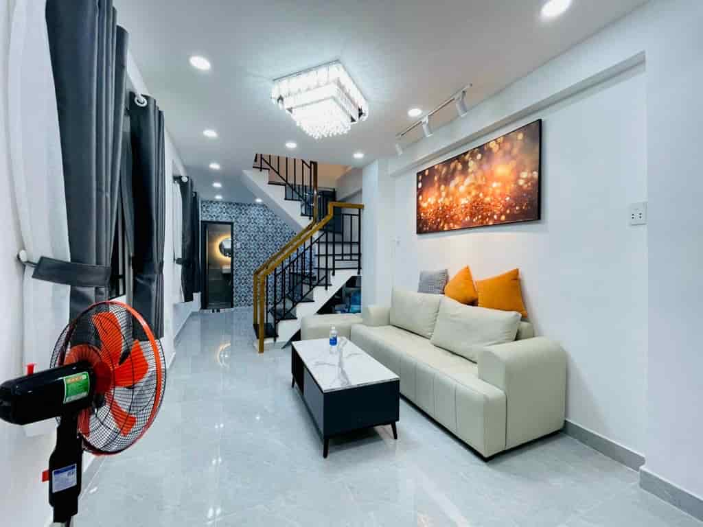 Cần tiền gấp giá nào cũng bán căn nhà đẹp 2 tầng BTCT 30m2 ngay Phan Văn Trị p11 Bình Thạnh giá chỉ 4 tỷ 250