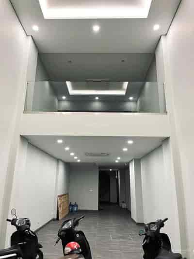 Cho thuê tầng trệt + tầng lửng để kinh doanh mặt phố Nguyễn Sơn, Long Biên