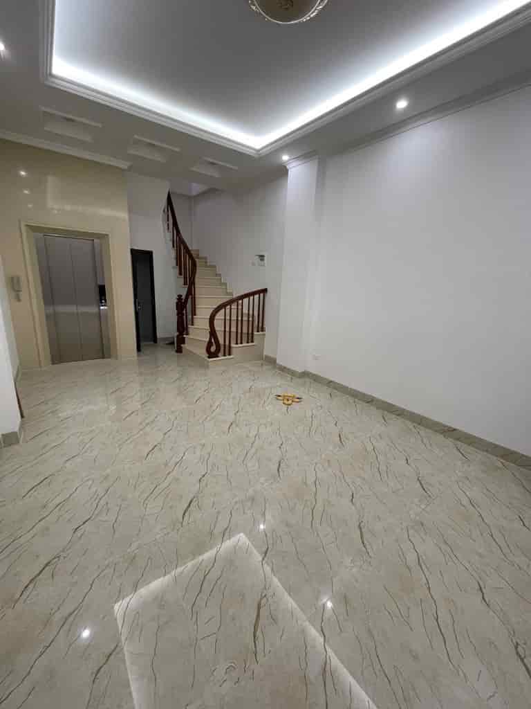 Nhà đẹp 40m2, 6T ngõ 89 Nguyễn Phong Sắc, đường 2 ô tô tránh, ô tô vào nhà, 14,8 tỷ