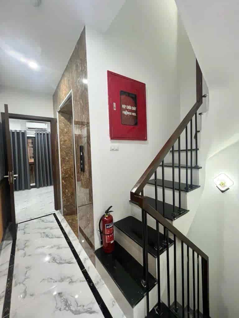 Tòa apartment xây mới 64m2, 18P Hồ Linh Quang, cách hồ và bãi ô tô 30m, DT 1,4 tỷ/năm