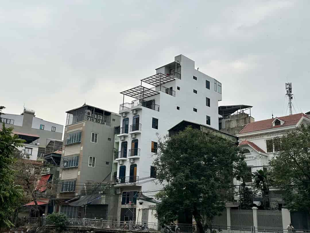 Tòa Apartment mặt hồ 96m2 x 30P tại Hoàng Ngân, dòng tiền 1,85 tỷ/năm