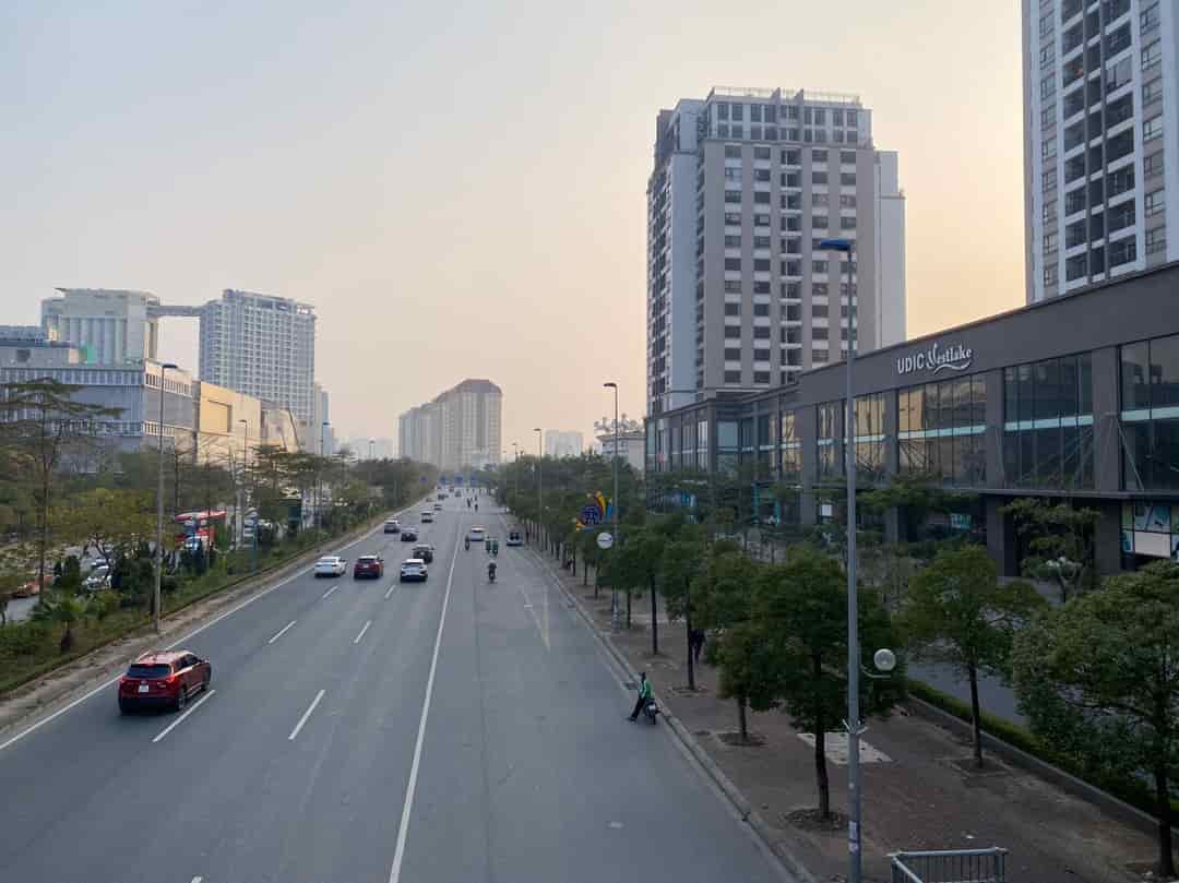 Cho thuê shophouse 3 tầng, tổng 301m2 sàn sử dụng, vị trí đối diện Lotte Mall Hà Nội, giá 45 triệu