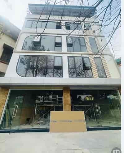 Bán nhà mới xây mặt đường Phạm Văn Đồng, gần công viên Hoà Bình