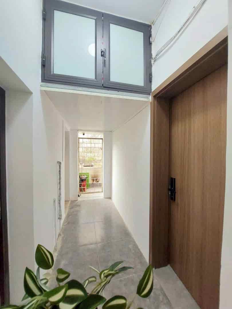 Ô tô đỗ cửa, trường, chợ siêu tiện lợi, 40m2, có 2 phòng ngủ, căn hộ tập thể Quỳnh Mai, Hai Bà Trưng