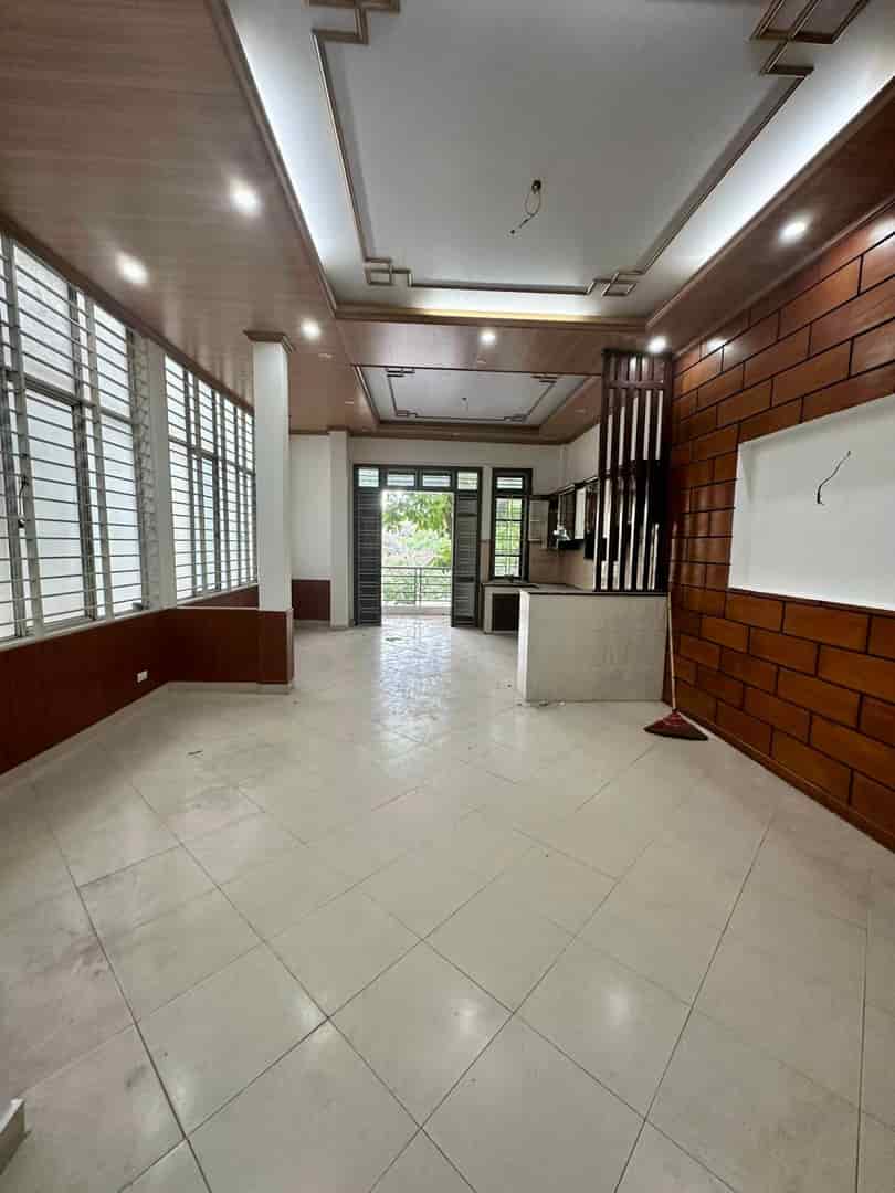 Cho thuê nhà lô góc kd trà sữa, cà phê, spa phố Kim Ngưu 24 tr, 3 tầng, 60m2, mt 4m