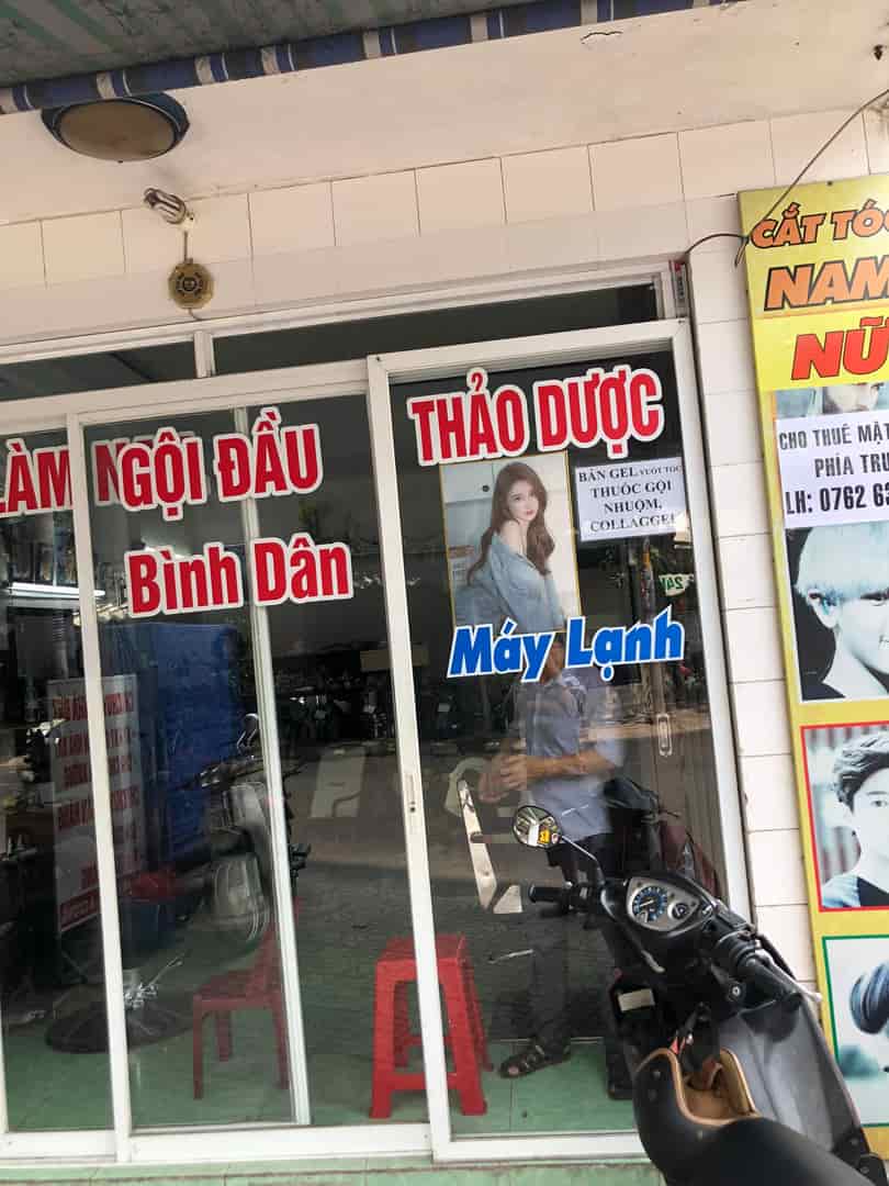 Cho thuê mặt bằng 24m2 ở mặt tiền đường Tân Hương, 7 triệu đ/tháng