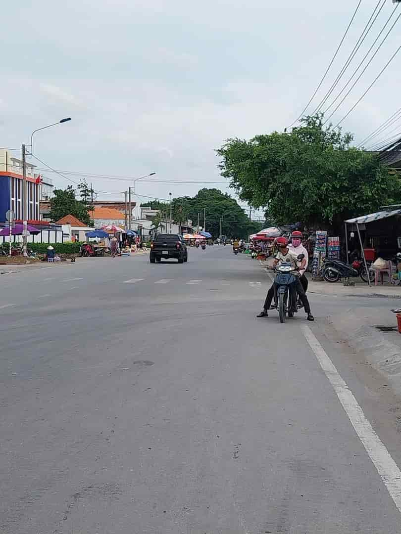 Chính chủ bán hơn 6 công đất đường xe tải tại xã Nhựt Chánh, Bến Lức, Long An