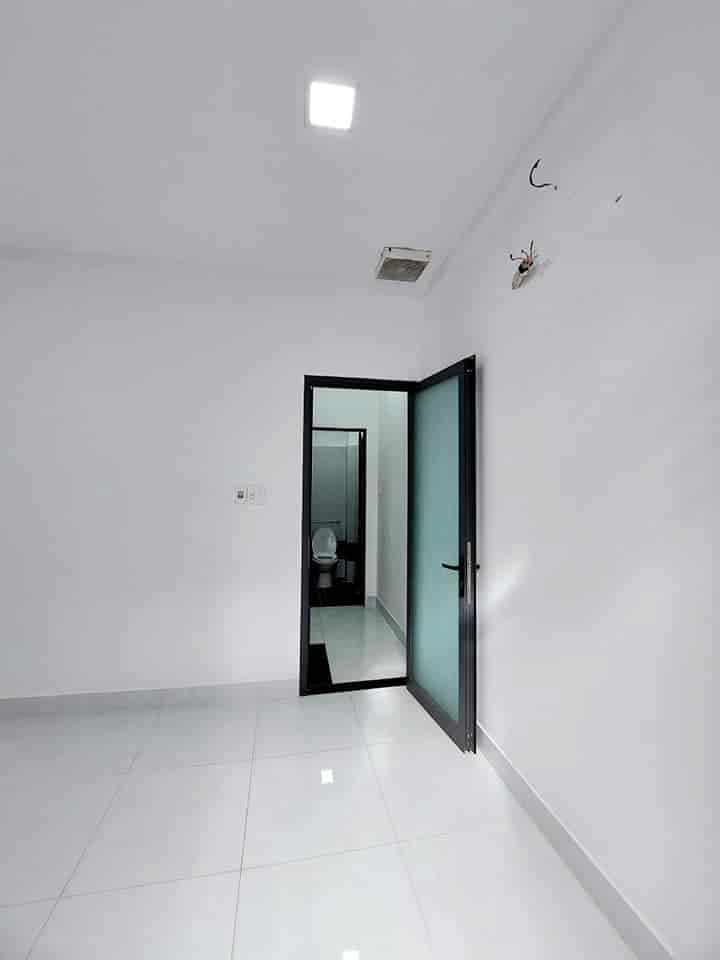 Định cư bán nhà Bùi Minh Trực, quận 8, 49m2, 1 tỷ 450, sổ hồng riêng