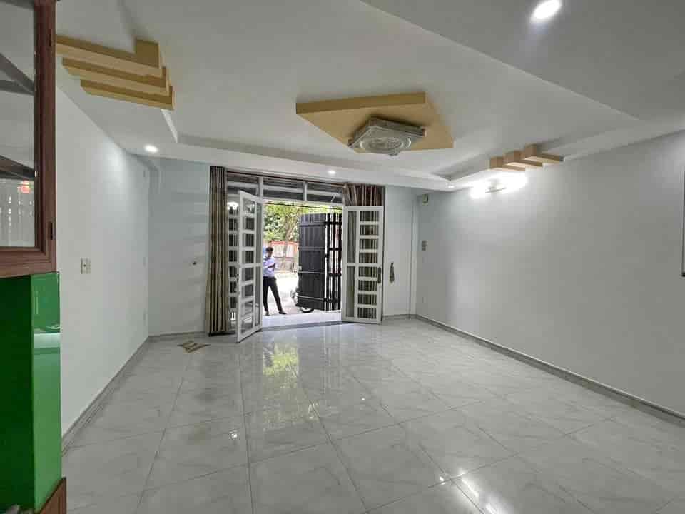 Bán căn hộ 155 Nguyễn Chí Thanh, Quận 5, 60m2, giá 1 tỷ 430 triệu