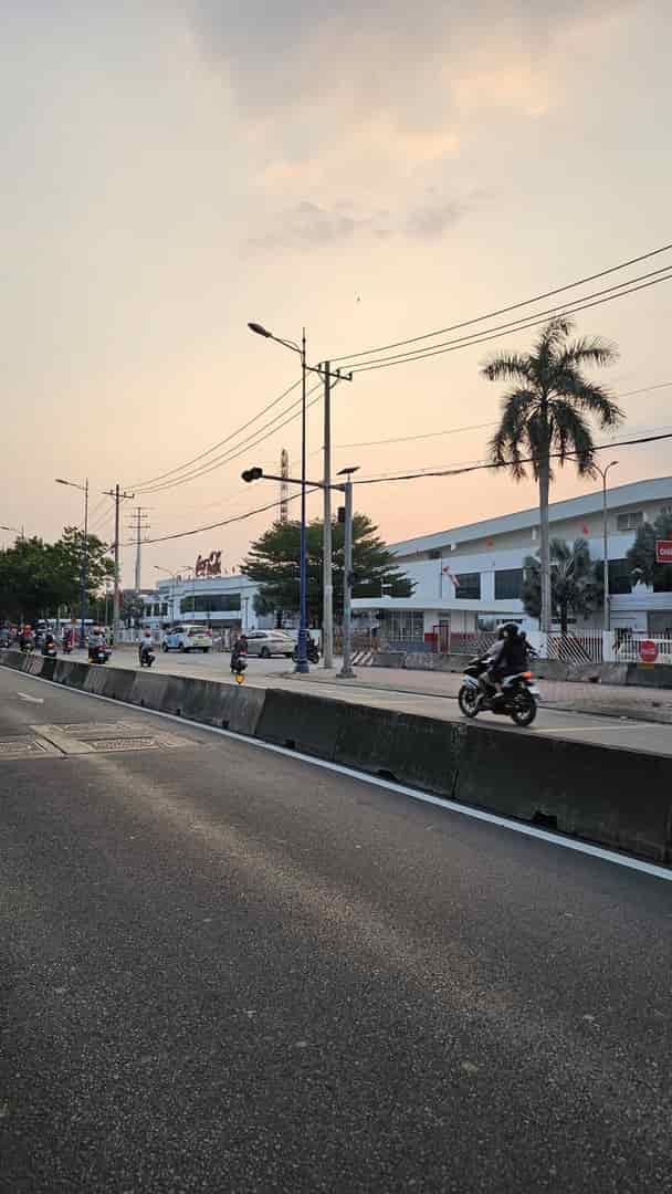 Nhà ga Metro, cty coca, cola, đại học Hutech 376m .