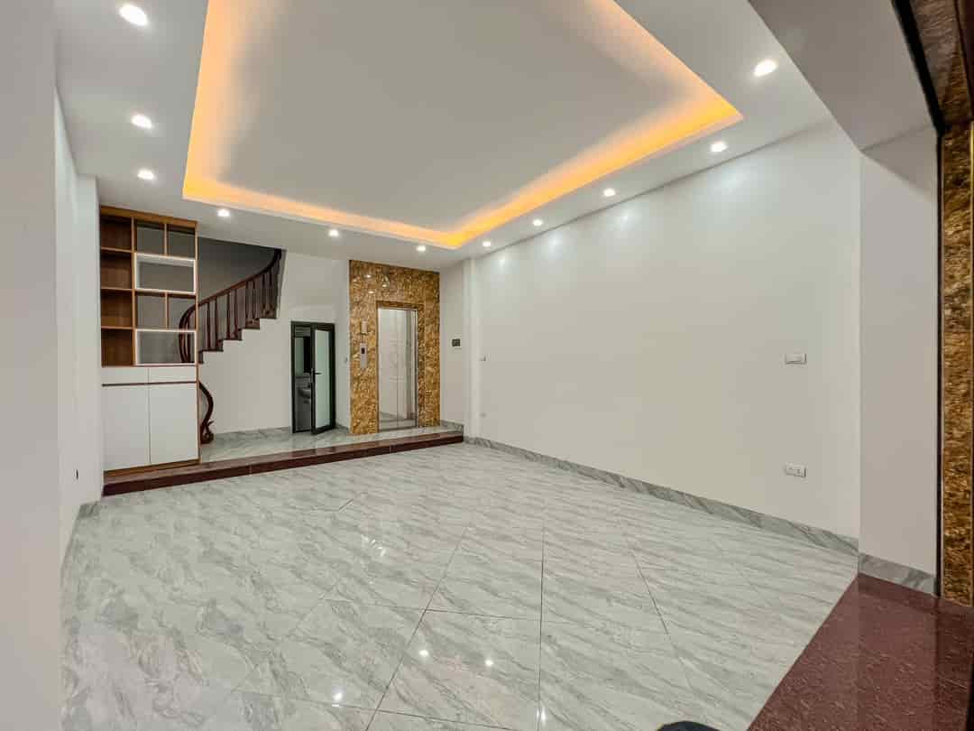 6 tầng, thang máy, ô tô vào nhà Kim Giang, 40m2, 6 tầng, chỉ 7.2 tỷ