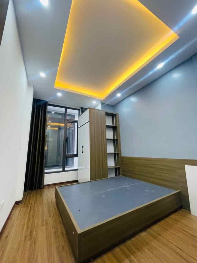 Nhà Tây Sơn 20m2 ra phố, 5 tầng sổ đỏ đẹp vuông vắn