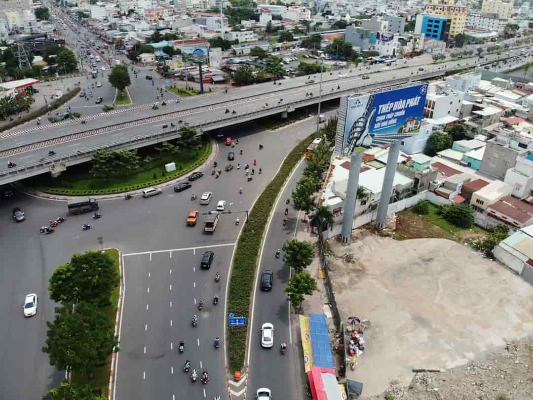 Cho thuê mặt bằng kinh doanh vòng xoay diện tích lớn làm showroom hoặc đa mục đích