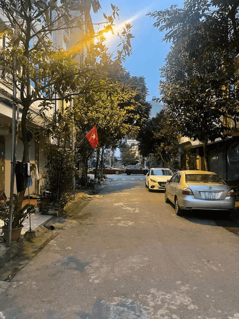 Cực hiếm, mảnh đất TĐC Giang Biên, đường 6m, vỉa hè 2m, đối diện vườn hoa thoáng mát,hàng xóm Vinhomes