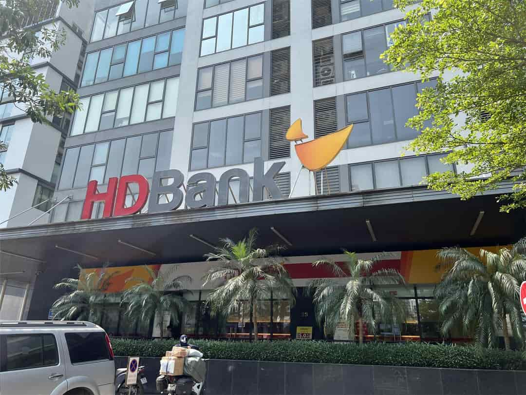 Bán shophouse mặt phố Duy Tân, đang cho HDbank thuê 281 triệu/tháng
