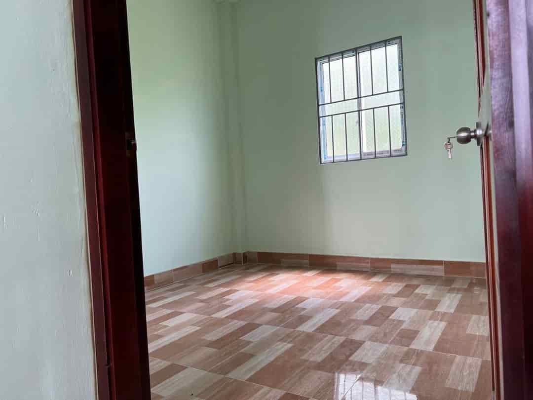 Về quê sinh sống bán nhà đường Sư Vạn Hạnh, phường 12, quận 10, 62m2, giá 1,35 tỷ, SHR, hxh