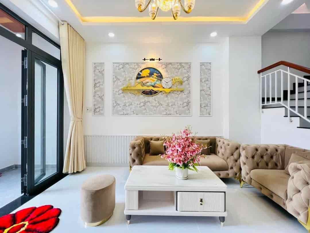 Ngộp tiền ngân hàng cần bán nhanh căn nhà đường Cô Giang, Phường 2, Quận Phú Nhuận, giá chỉ 2,99 tỷ, sổ sẵn.