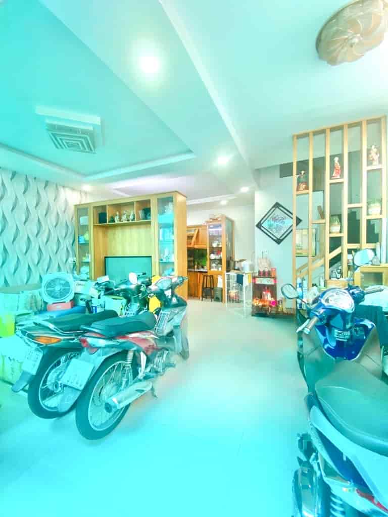 Bán nhà đẹp 4 tầng Huỳnh Văn Bánh, 43m2, ngang 4.2m, 7 tỷ TL