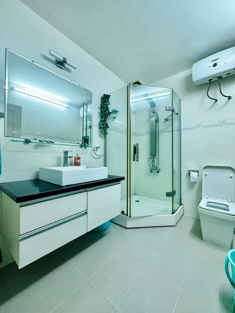 Ở ngay, bán nhà 3 tầng cực đẹp Phan Đăng Lưu, 70m2, chỉ 7.5 tỷ