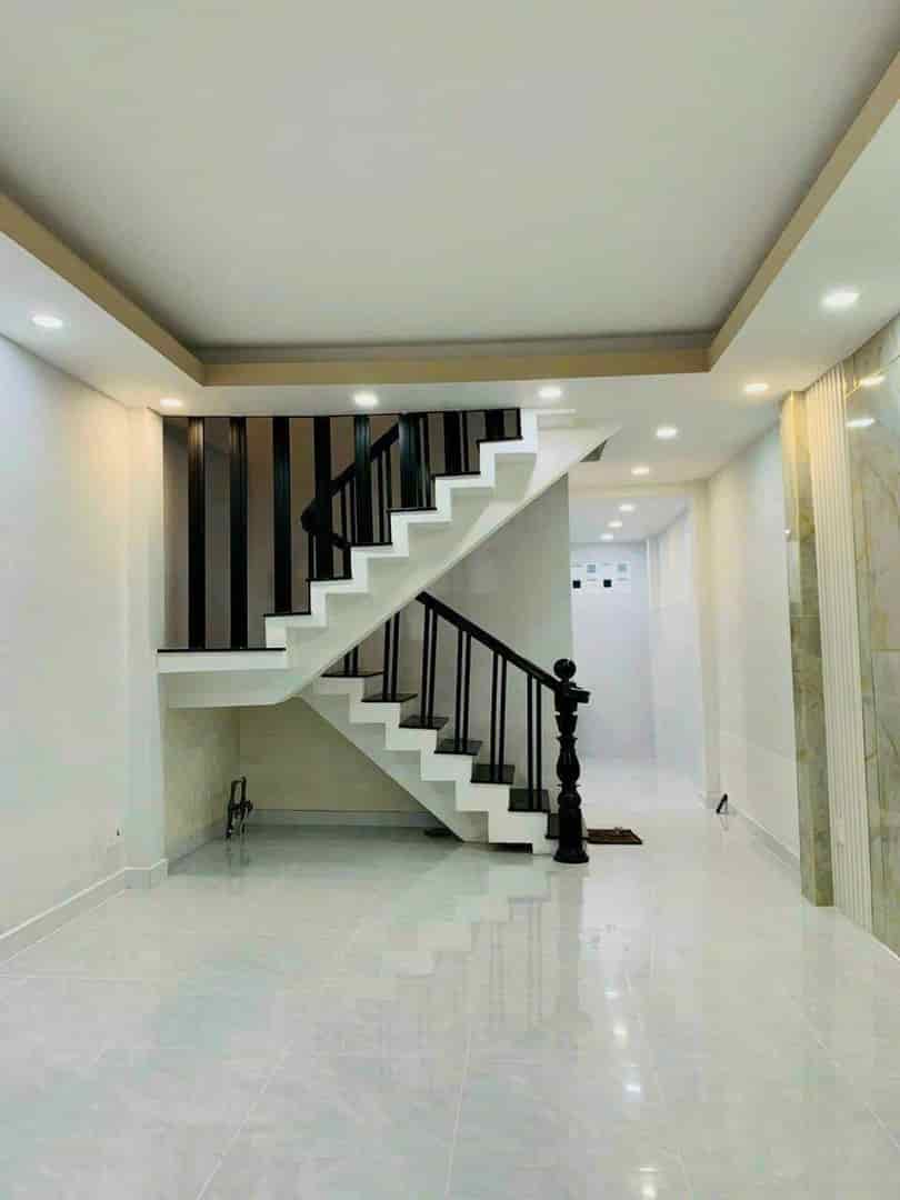 Bán nhà Trần Hưng Đạo Cầu Kho Q1, 52m2, 2 tỷ 350tr, sổ hồng riêng chính chủ, mua vào có thể ở dọn vào ở