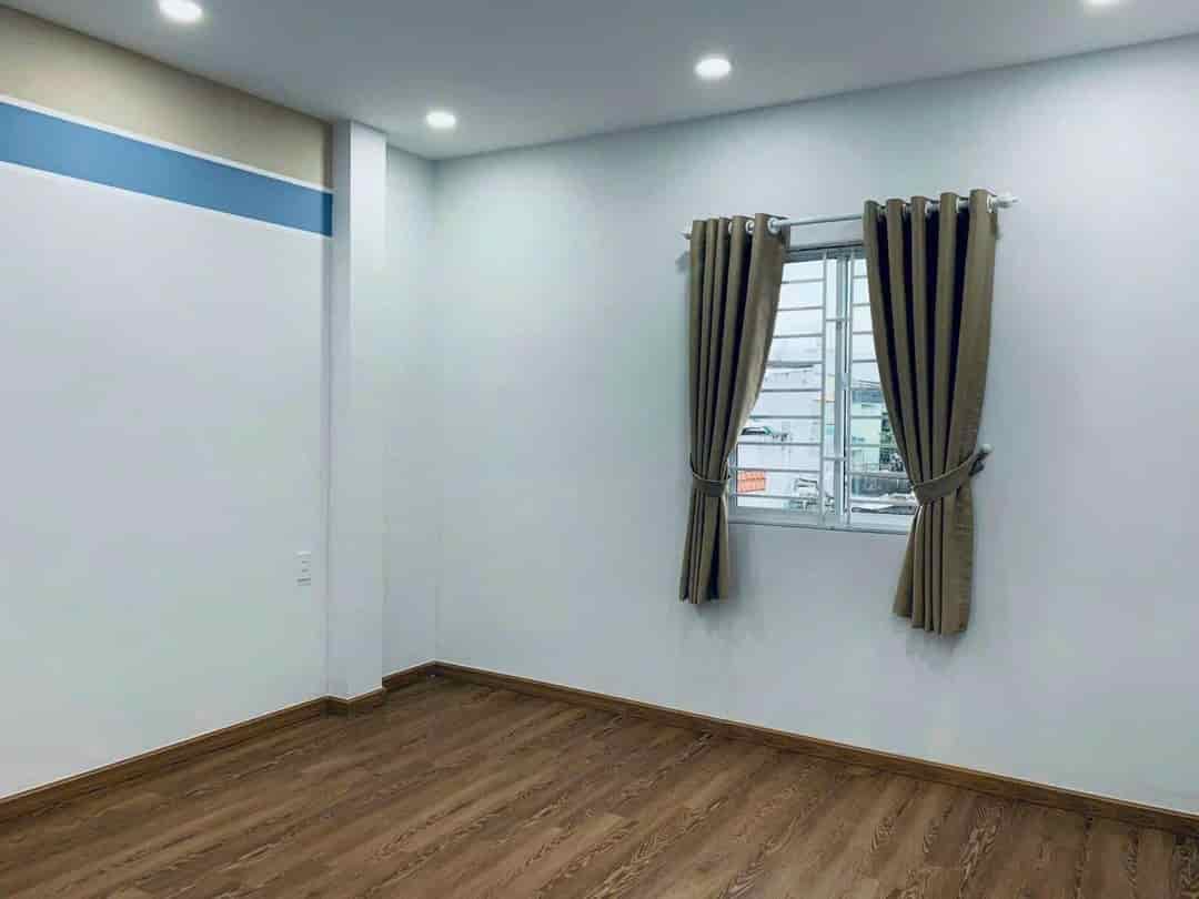 Bán nhà Trần Hưng Đạo Cầu Kho Q1, 52m2, 2 tỷ 350tr, sổ hồng riêng chính chủ, mua vào có thể ở dọn vào ở