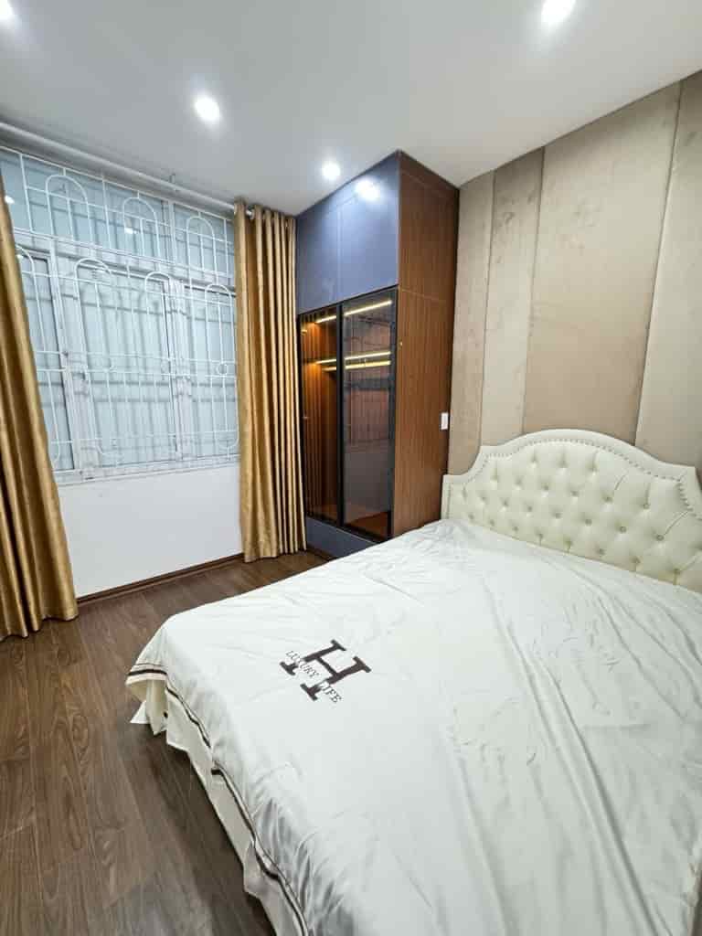 Nhà đẹp Thanh Xuân, 20m ra ô tô, 50m ra hồ, full nội thất, 27m2, 4 tầng, giá hơn 4 tỷ