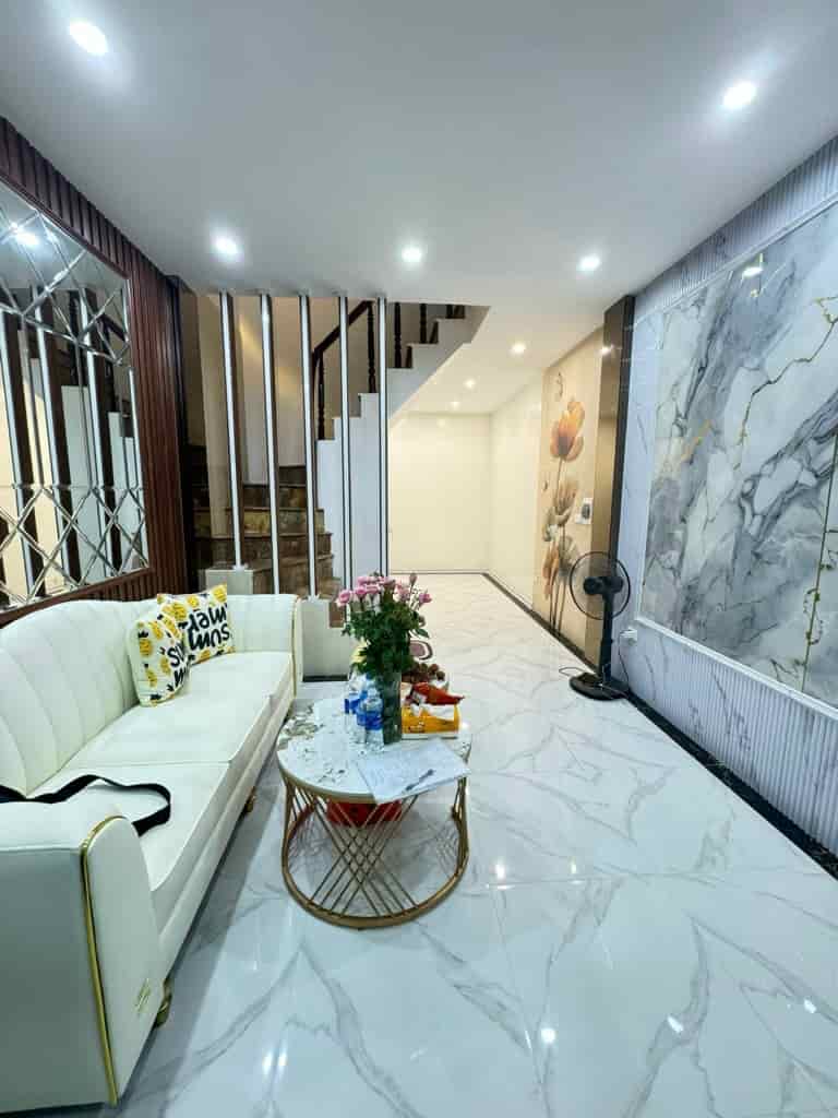 Nhà đẹp Thanh Xuân, 20m ra ô tô, 50m ra hồ, full nội thất, 27m2, 4 tầng, giá hơn 4 tỷ