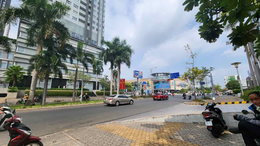 Nhà đẹp, 4T, 260m2, dòng tiền 25 triệu, Nguyễn Thị Thập, Tân Phong, quận 7