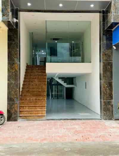 Cho thuê toà văn phòng Mai Dịch Cầu Giấy 65m, 7T có hầm, thang máy, vỉa hè, ô tô