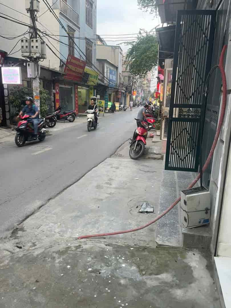 Cho thuê nhà MP Định Công, Hoàng Mai 60m x 4T giá 18tr, kinh doanh hàng ăn, cafe