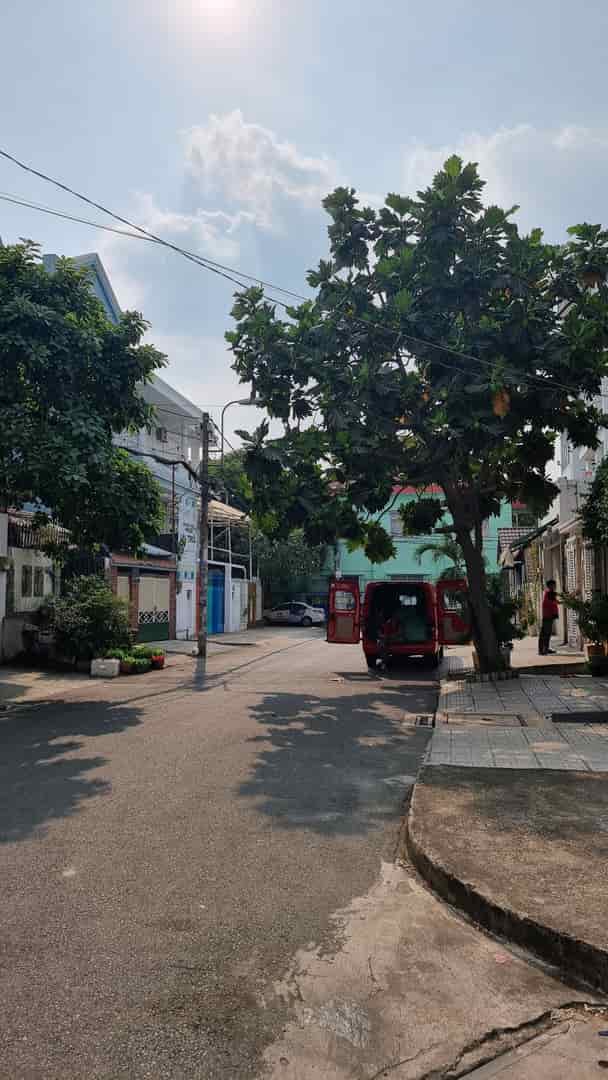 Nhà 2 mặt tiền  đường Nguyễn Văn Khối, 4mx10,5m, giá hơn 5 tỷ