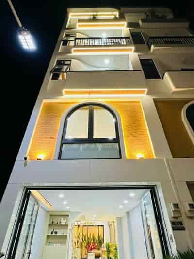 Nhà 4 lầu đường Phan Huy Ích, 54m2, giá hơn 6 tỷ, tặng trọn bộ nội thất